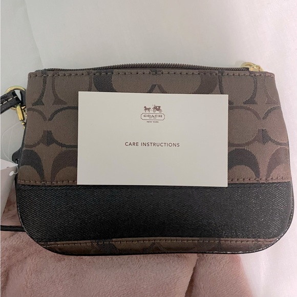 Coach wristlet - Picture 3 of 7